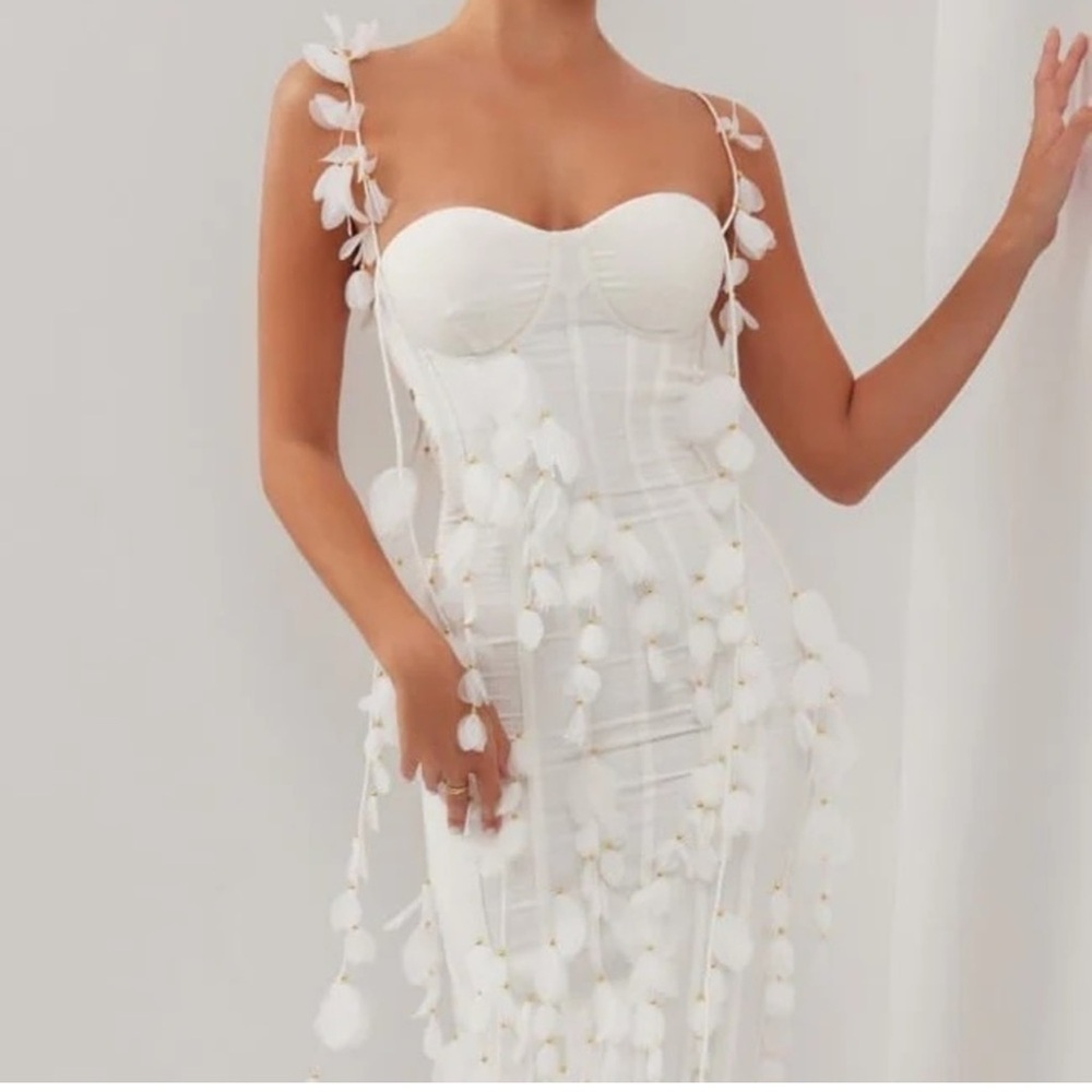 Elegant White Strapless Dress with Floral Accents